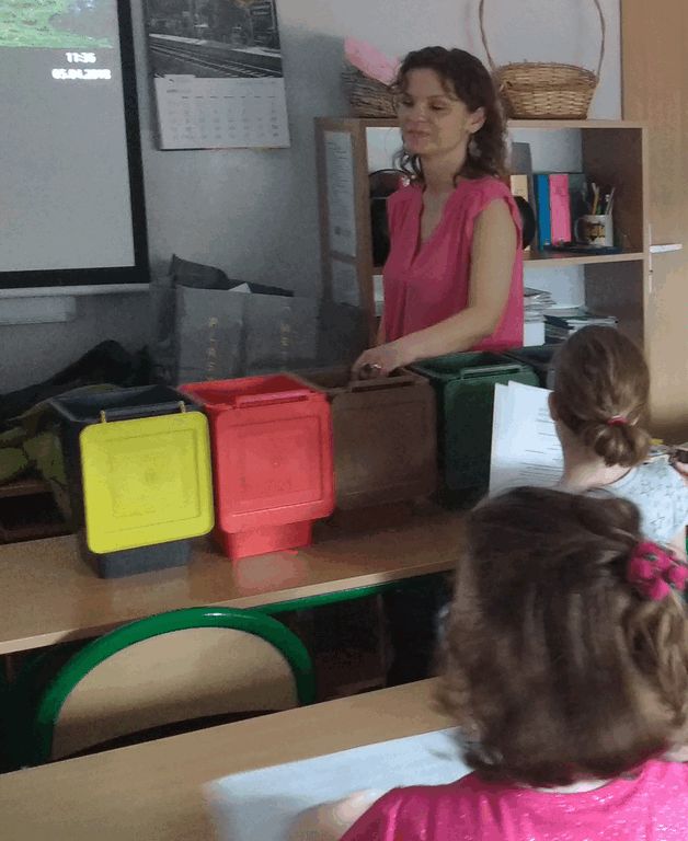 prelekcje edukacyjne w szkole podstawowej - pracownik Wydziału Gospodarki Odpadami Komunalnymi