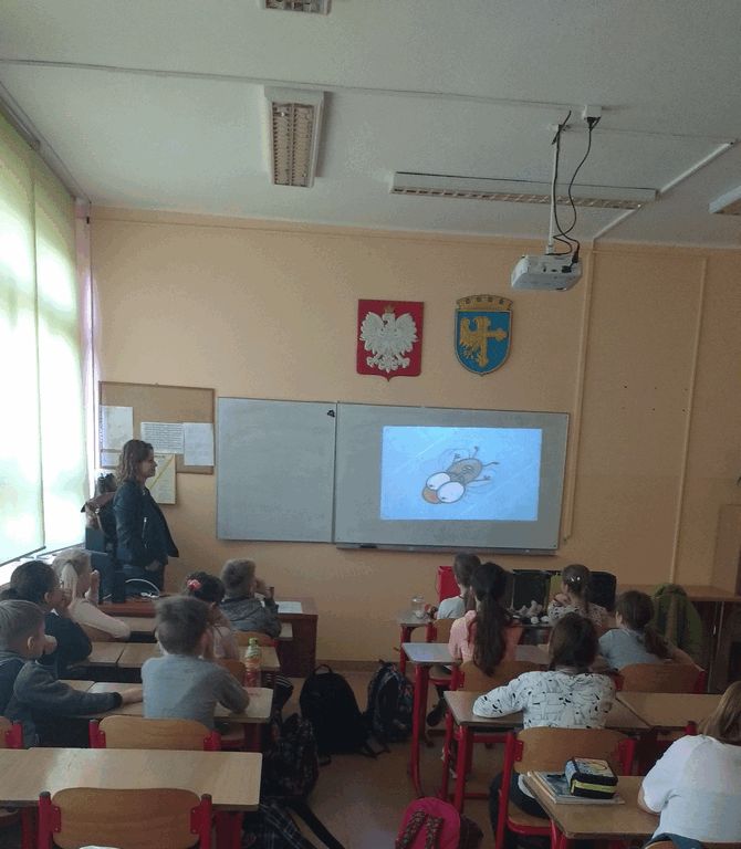 prelekcje edukacyjne w szkole podstawowej - pracownik Wydziału Gospodarki Odpadami Komunalnymi