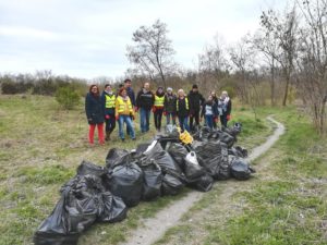 pracownicy Urzędu Miasta Opola podczas Akcji Trash Challenge- Wyzwanie Opola Sprzątanie