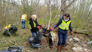 pracownicy Urzędu Miasta Opola podczas Akcji Trash Challenge- Wyzwanie Opola Sprzątanie