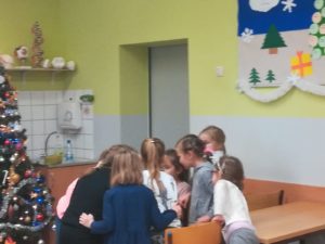 prelekcje dukacyjne w szkole podstawowej - gra w odpadowe Koło Fortuny