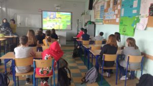 uczniowie Publicznej Szkoły Podstawowej Nr 21 podczas prelekcji z gospodarki odpdami komunalnymi