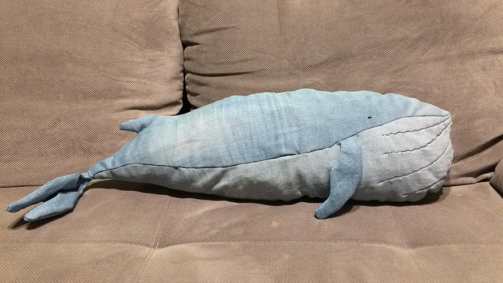 wieloryb wykonanay z jeansu