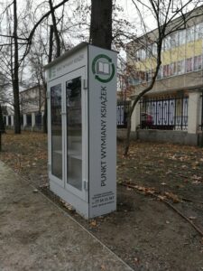 zdjęcie zdjęcie punkt wymiany książek mdk