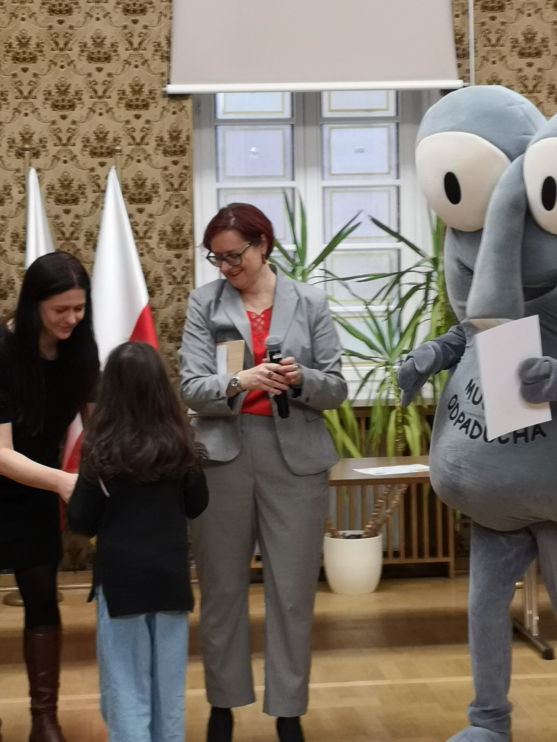 Rozdanie nagród w konkursie "Pory roku z Muchą Odpaduchą w tle"