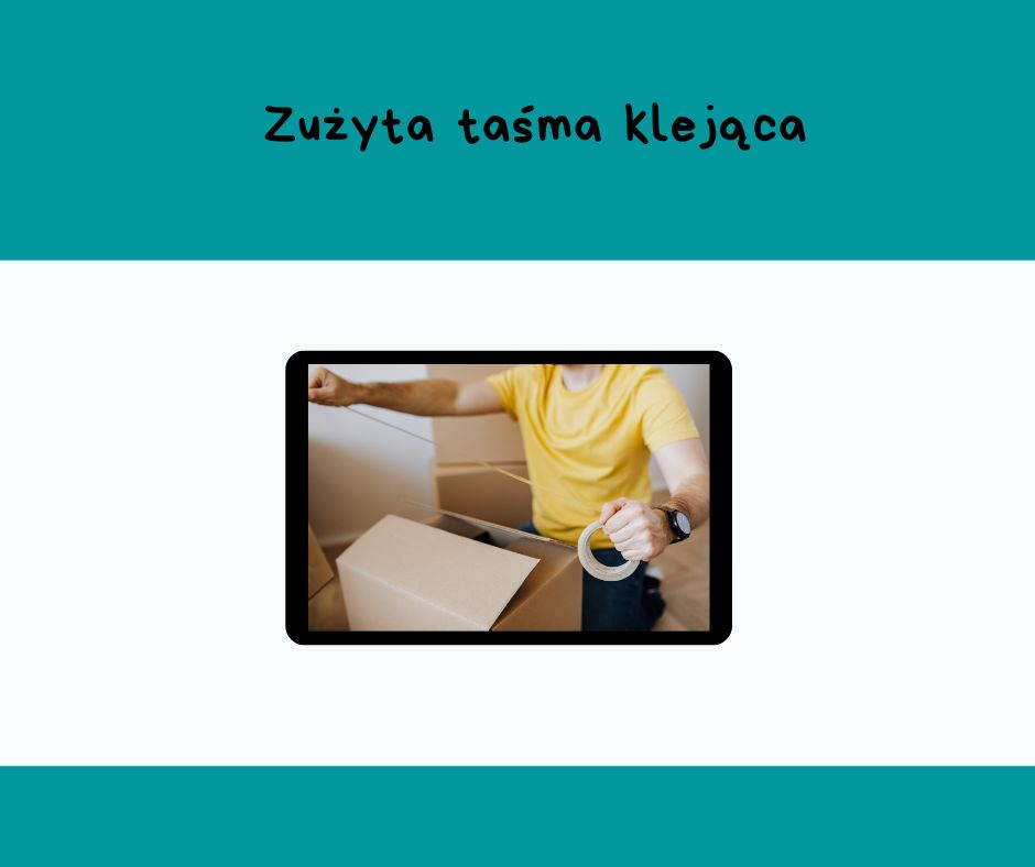 Mężczyzna zaklejający kartonowe pudełko taśmą klejącą